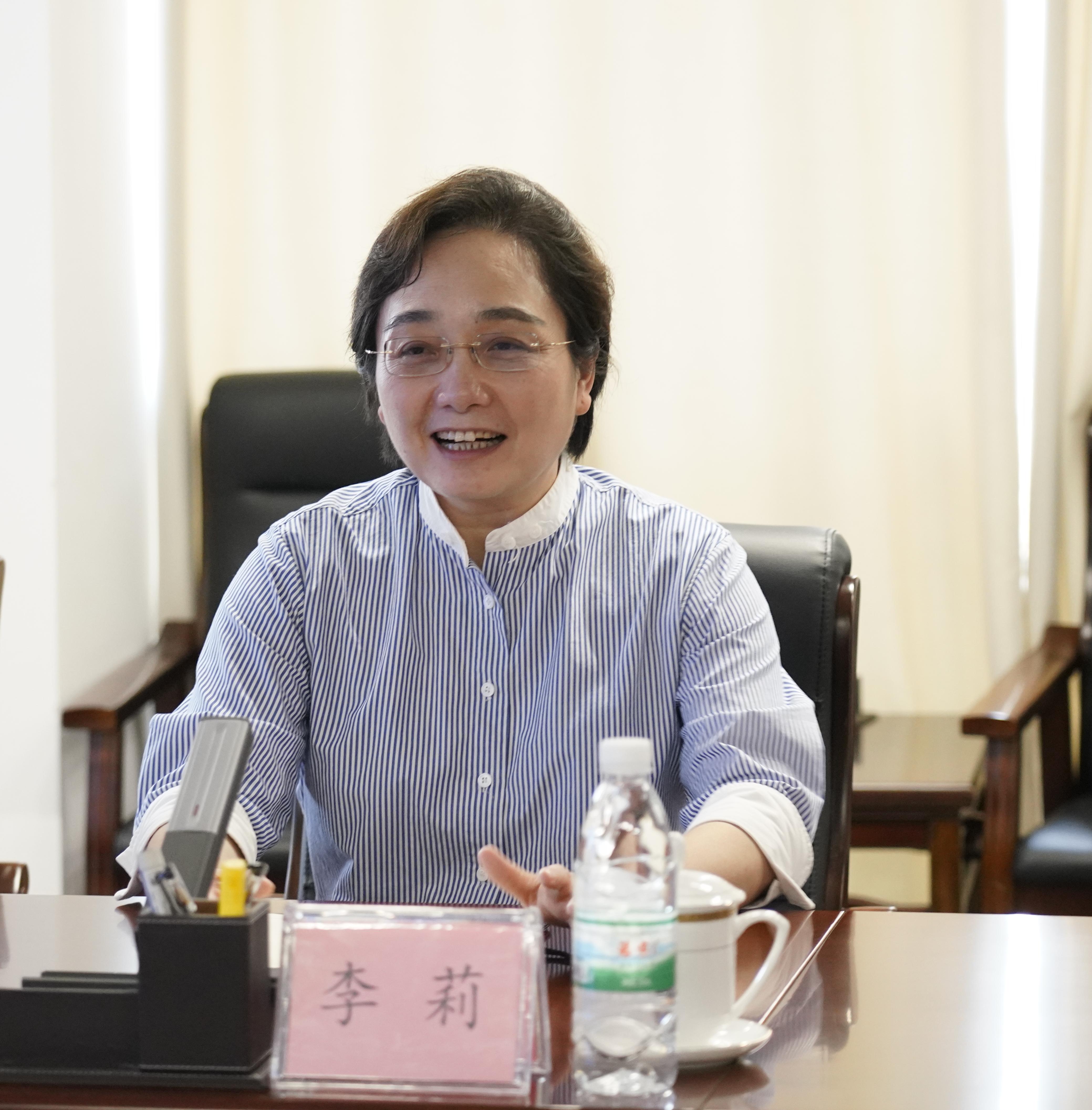 李莉.jpg